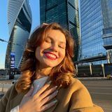 За кадром Элины Тисдейл