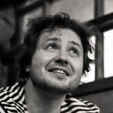 Серёжа поёт песни