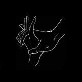 волны на песчаном пляже