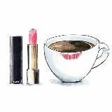 Подружка за чашкой кофе